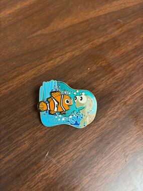 Vintage Collectible Disney Parks Pin Pixar Finding Nemo Squirt Turtle 3D Pin